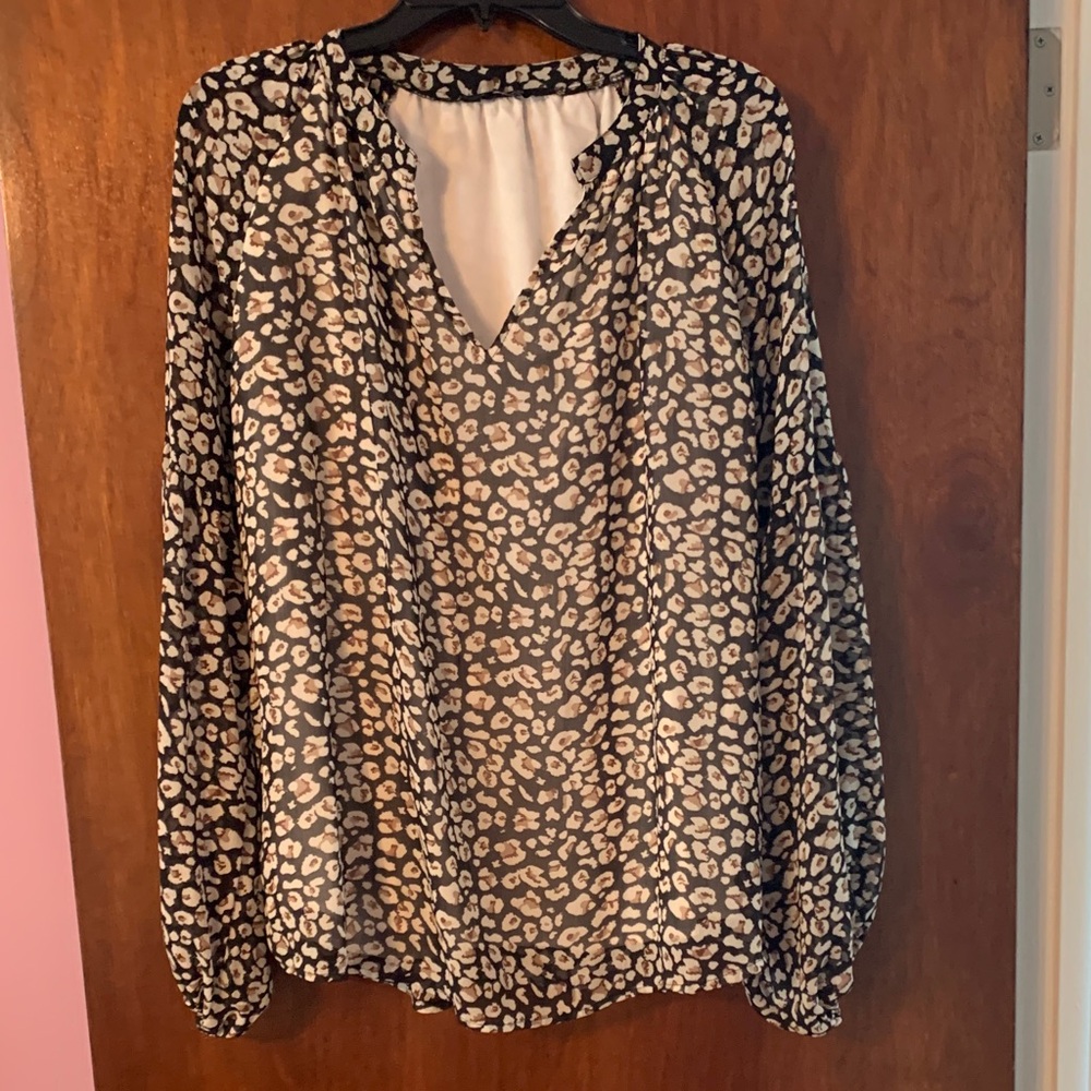 Chic Leopard Print V-Neck Blouse
